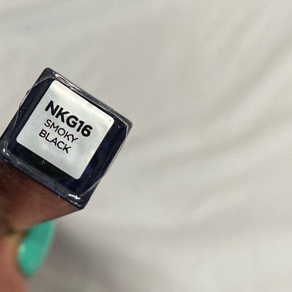 Aqua Lip Shine | Lipgloss - NICKA K NEW YORK Brand Color Smoky Black - Picture 5 of 5